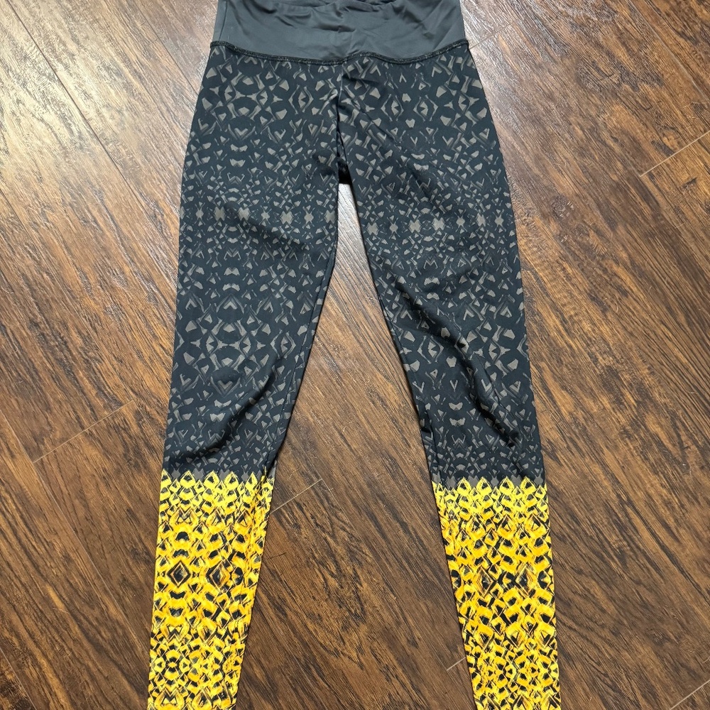 Onzie yoga leggings